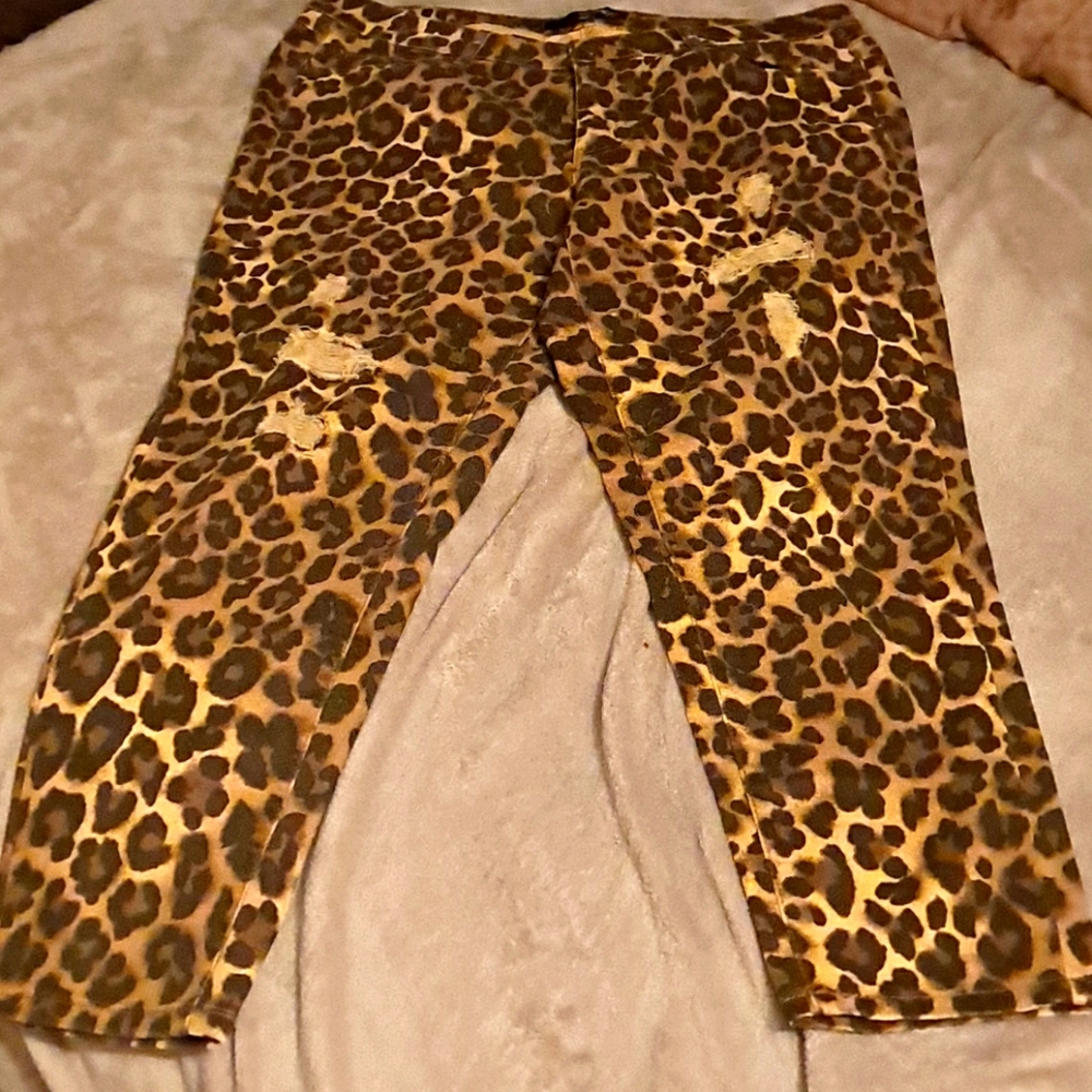 NEVER WORN  NWOT Leopard print jeans